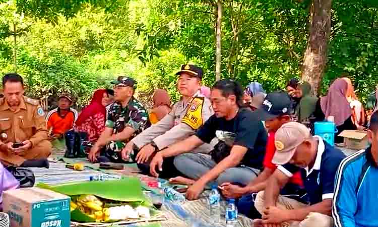 Tradisi wiwitan warnai keberhasilan panen padi warga mojodadi 3