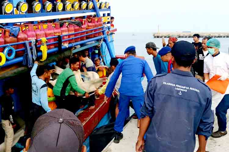 Satpolairud Polres Lamongan Evakuasi ABK Meninggal di Laut
