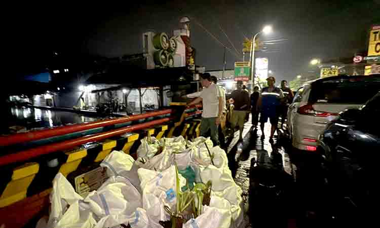 Bupati Sidoarjo Turun Tangan Atasi Banjir di Sidoarjo Kota