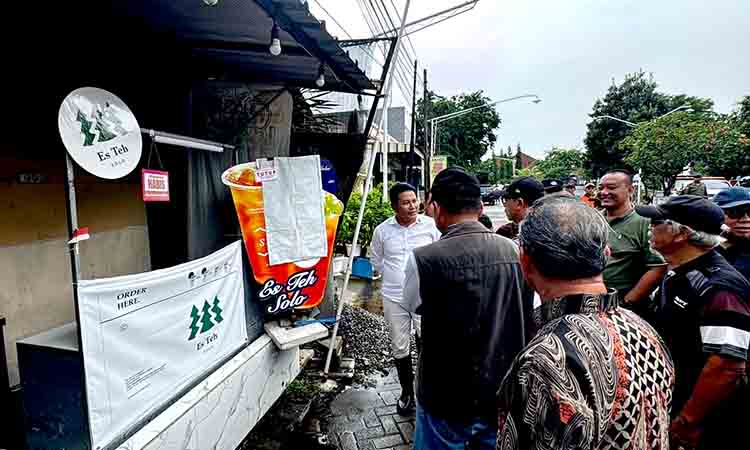Bupati Subandi Sidak Wisma Tropodo