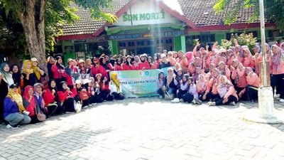 Camat dan TP PKK Trucuk Gelar Senam