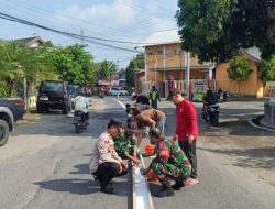 Forkopimca Gampengrejo Gelar Pengecatan Marka dan Perbaikan Jalan di Desa Turus untuk Tingkatkan Keselamatan Warga