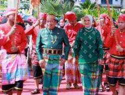 Bupati Takalar Tampil Memukau di HUT ke-705 Gowa, Busana Adat Hijau Simbol Harmoni Dua Saudara Pemimpin Daerah