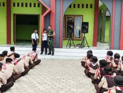 Bentuk Karakter Siswa, Babinsa Koramil 02/Taman Beri Materi Pada Latihan Dasar Kepemimpinan.