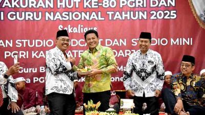 Bupati H. Subandi Resmikan Podcast dan Studio Mini Milik PGRI Sidoarjo