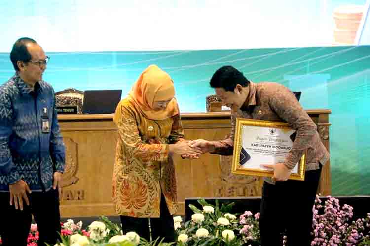 Sidoarjo Raih Penghargaan TP2DD