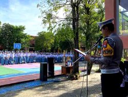 Sosialisasikan Ops Zebra Semeru 2025 dan Peringati HGN Kasat Lantas Polres Lamongan Jadi Irup di SMKN 2 Lamongan
