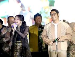 Batik Gedog Bertransformasi di Jalanan Tuban, Ribuan Warga Terpukau Karnaval Wastra