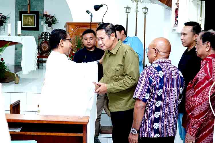 Bupati Lamongan Tinjau Gereja
