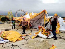 Gerak Cepat Pamapta Polres Lamongan Bantu Evakuasi Kejadian Puting Beliung di Lapangan Gajah Mada