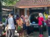 SDN Tales 3 Gelar Jumat Berkah “Sayur Gemayur”, Bagikan Ratusan Paket Sayur di Jalan Raya Tales
