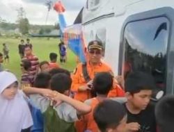 Kru Helikopter Polri Dampingi Warga di Tengah Bencana, Anak-Anak Aceh Tamiang Jadi Sumber Semangat