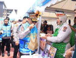 Wakapolri Tinjau UMKM, Bakes, dan Pembagian Perlengkapan Sekolah Usai Apel Mitra Kamtibmas di Papua