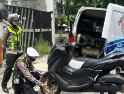 Polres Gresik Turunkan Mobil ‘KELINGAN AMAN’ Layanan Gratis Libur Nataru