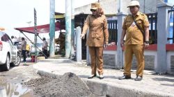 Wabup Sidoarjo Pantau Satgas Jalan Dinas PUBMSDA Sidoarjo Perbaiki Jalan Rusak