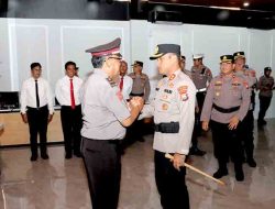 Kapolres Lamongan Pimpin Langsung Upacara Kenaikan Pangkat Pengabdian IPDA Bambang Sukirno