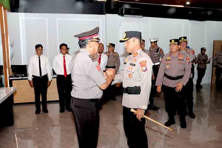 Kapolres Lamongan Pimpin Langsung Upacara Kenaikan Pangkat