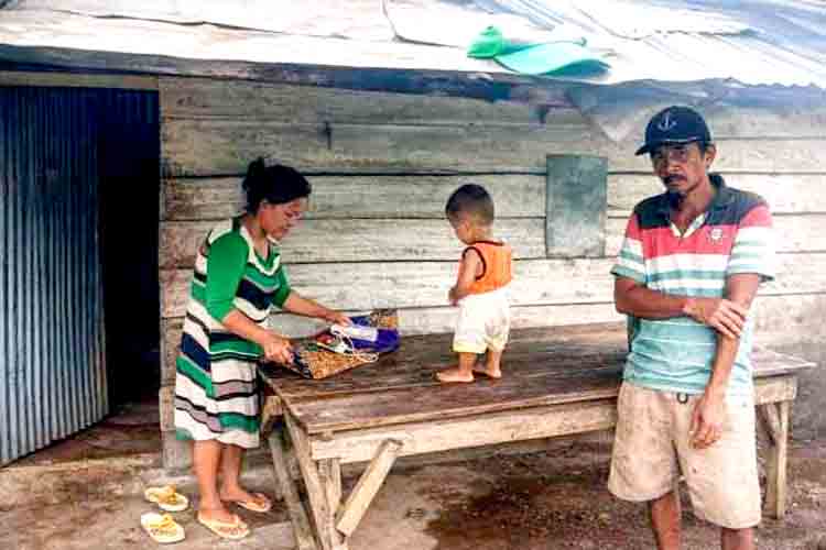 Ketika Dua Liter Beras Lebih Cepat Hadir daripada Negara