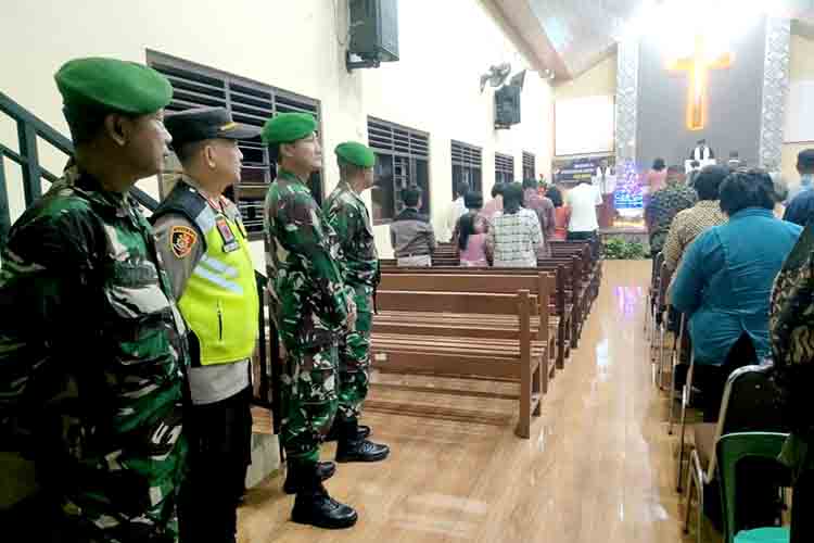 Koramil 10 Moga Laksanakan Pengamanan Ibadah Malam Natal Tahun 2025 di GKJ Moga