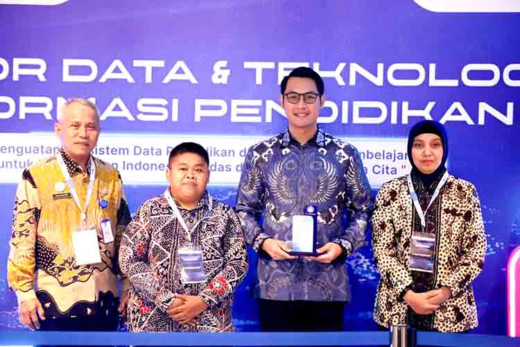 Pemkab Tuban Raih Predikat Kabupaten Terbaik