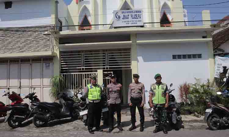 Polres Lamongan Berikan Pelayanan Perayaan Ibadah Natal di Sejumlah Gereja