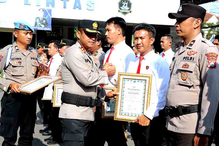 Polres Lamongan Gelar Pemberian Penghargaan
