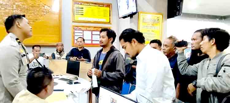 Puluhan Jurnalis Laporkan