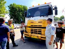 Satlantas Polres Lamongan Sosialisasikan Penambahan Pengaturan Lalu Lintas Masa Angkutan Natal 2025 dan Tahun Baru 2026