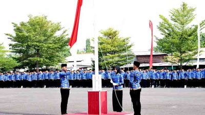 Wabup Sidoarjo Pimpin Upacara Bendera HUT Korpri