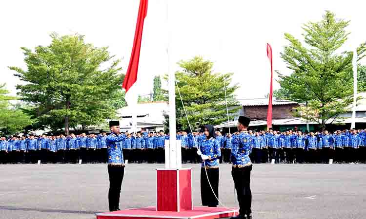 Wabup Sidoarjo Pimpin Upacara Bendera HUT Korpri