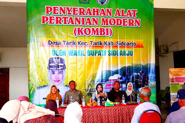 Wabup Sidoarjo Serahkan Bantuan Alsintan