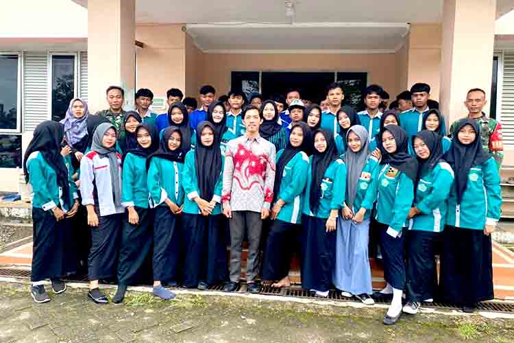 Anggota Koramil Bantarbolang Kodim Pemalang