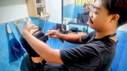 Barbershop Pemuda Dusun Gol Tetap Eksis Berkat Program Pemberdayaan