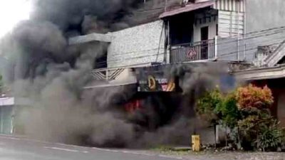 Bengkel Motor di Jalur Pantura Tuban Ludes Terbakar
