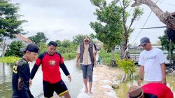 CEO SNR dan PAC GP Ansor Kalitengah Bangun Jalan Darurat di Tengah Banjir Bengawan Njeroh