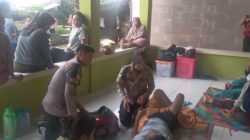 Polri “All Out” Evakuasi, Hadirkan Randurlap dan Patroli Kesehatan Door to Door untuk Korban Banjir Karawang