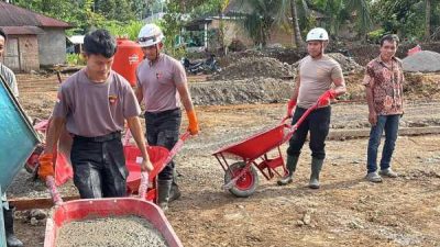 Tim SAR Resimen II Pas Pelopor Normalisasi Sungai dan Dukung Pembangunan Huntara di Agam