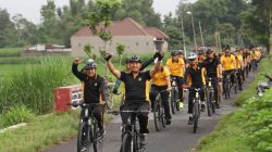 Gowes Bareng Kapolres Kediri Warnai Aktivitas Pagi di Kampung Inggris