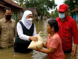 Banjir Bengawan Jero Menggila, Gubernur Khofifah Turun Tangan Bawa Bantuan dan Harapan