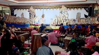 Lestarikan Tradisi Lokal,