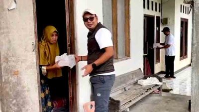 PT SNR Salurkan Bantuan ke Warga Terdampak Banjir Bengawan Njeroh