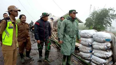 Pangdam IV/Diponegoro Turun Langsung Tinjau Lokasi Pasca Bencana Banjir Bandang di Desa Penakir