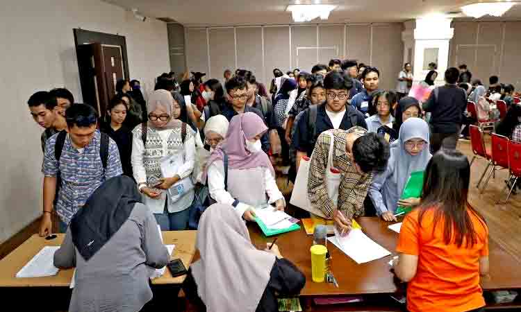 Pemkot Surabaya Evaluasi Beasiswa Pemuda Tangguh