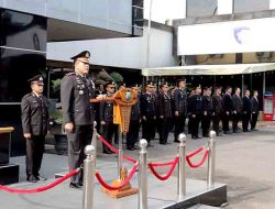 Polres Lamongan Apresiasi Personel Lewat Penganugerahan Satya Lencana Pengabdian