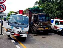 Satlantas Polres Lamongan Evakuasi Laka Lantas Beruntun di Jalur Lamongan–Gresik