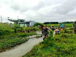 Koramil 04/Comal Adakan Gerakan Bersih Sungai Banger, Antisipasi Banjir di Musim Hujan