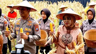 Wabup Sidoarjo Bersama Gubernur Jatim dan Forkopimda Panen Raya Jagung Kuartal I 2026 di Desa Kedensari