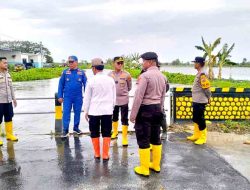 Wakapolres Lamongan Turun Langsung Cek Posko Siaga Banjir dan Tinjau Lokasi Terdampak di Kalitengah