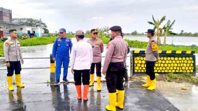 Wakapolres Lamongan Turun Langsung Cek Posko Siaga Banjir dan Tinjau Lokasi Terdampak di Kalitengah
