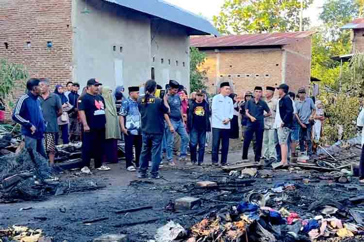 Wakil Bupati Hengky Yasin Tinjau Lokasi Kebakaran di Toddosila